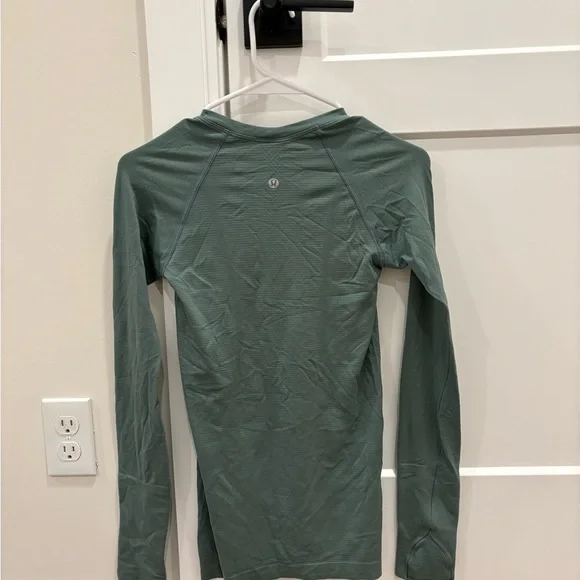 Lululemon Swiftly Size 2 - Picture 3 of 7